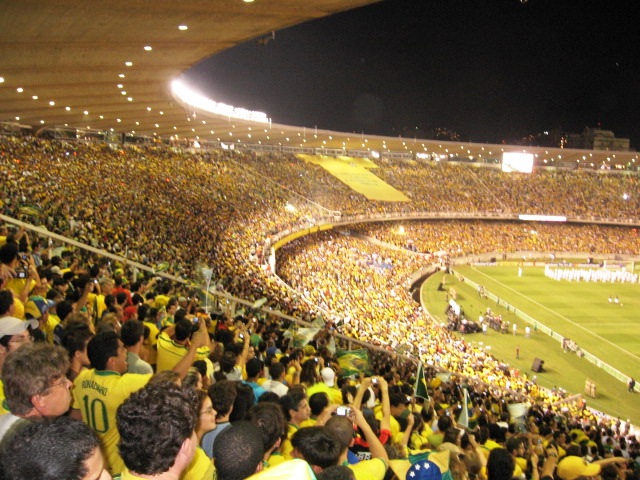Vista nocturna del estadio Maracaná