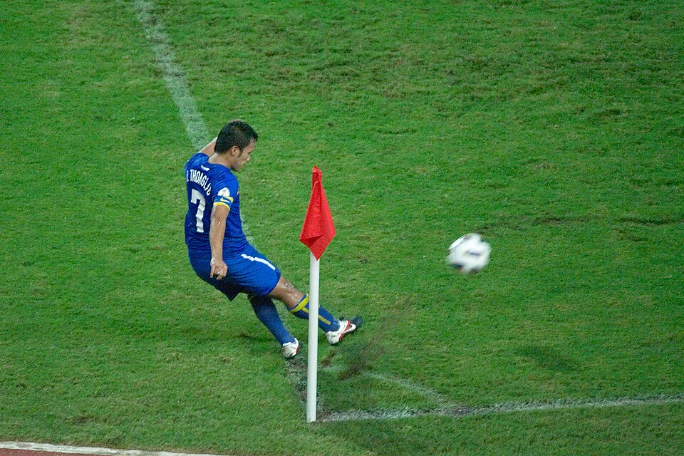 Banderín de córner en un partido de fútbol profesional